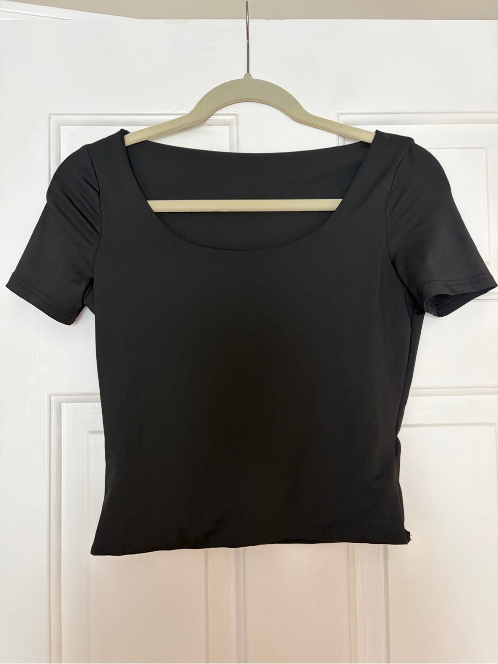 SHEIN Black Scoop Neck Short Sleeve Crop Top